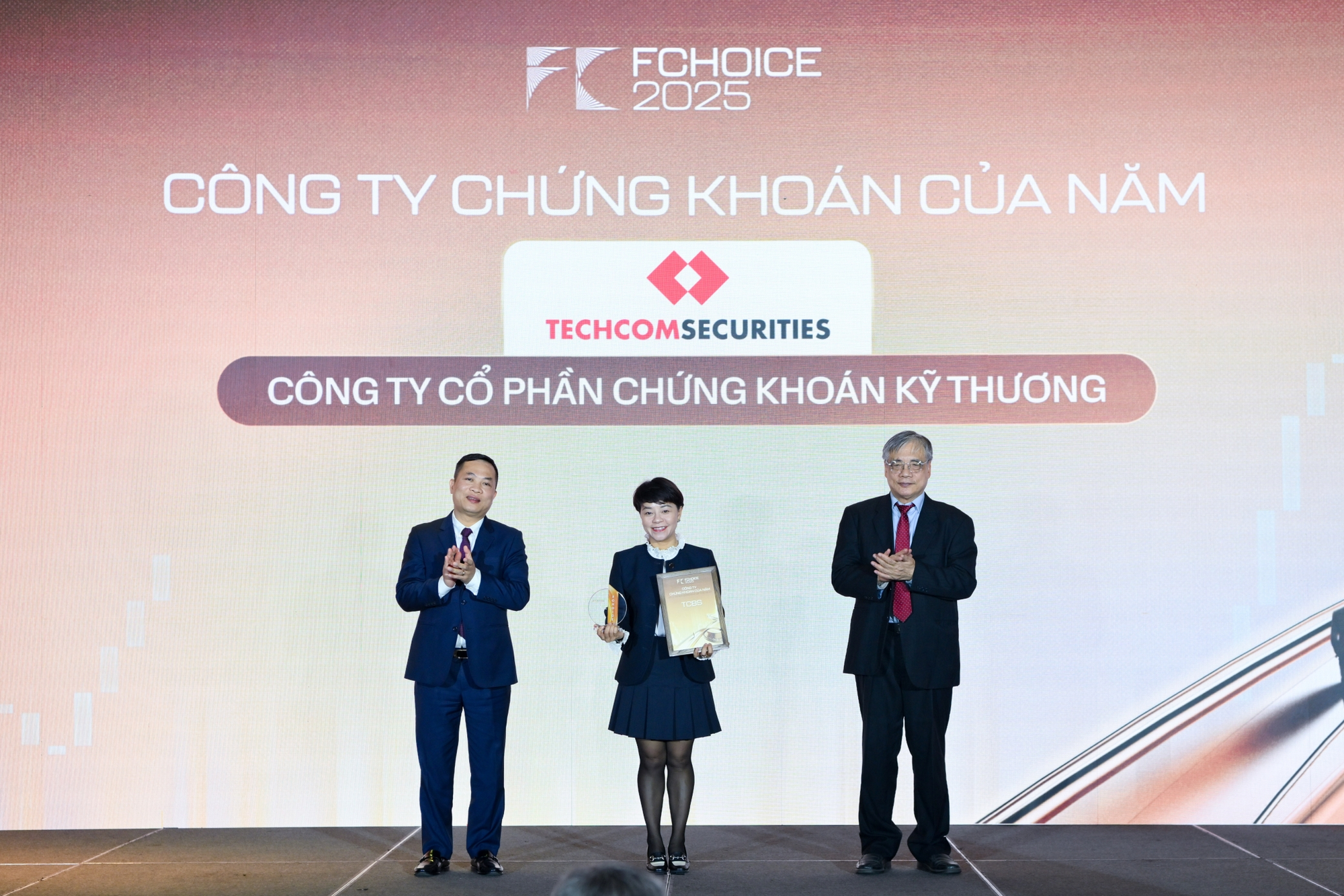 Lễ trao giải FChoice 2025: Vinh danh những thành tựu đầu tiên của Việt Nam trong Kỷ nguyên vươn mình - Ảnh 4