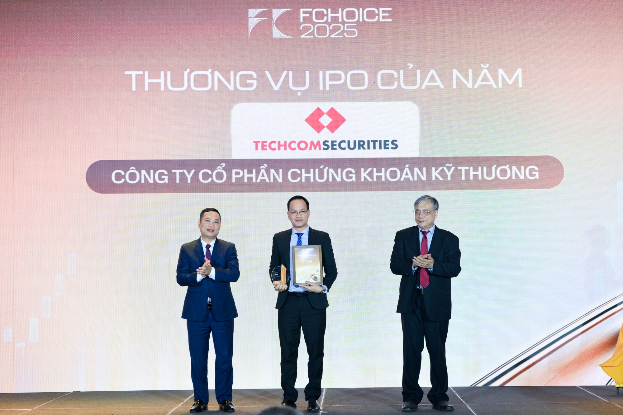 Lễ trao giải FChoice 2025: Vinh danh những thành tựu đầu tiên của Việt Nam trong Kỷ nguyên vươn mình - Ảnh 6