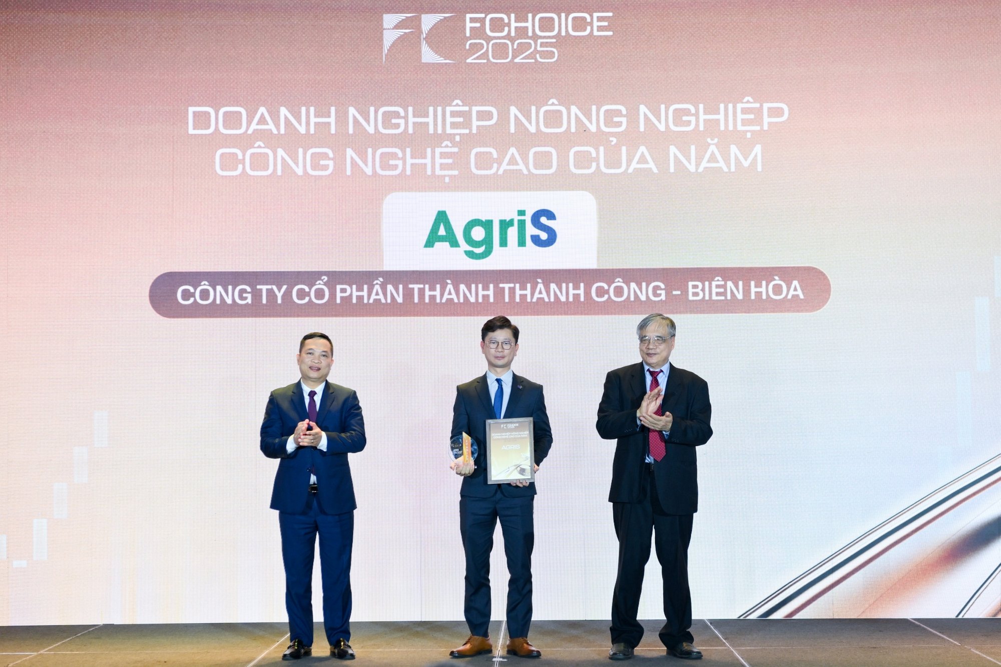 Lễ trao giải FChoice 2025: Vinh danh những thành tựu đầu tiên của Việt Nam trong Kỷ nguyên vươn mình - Ảnh 7