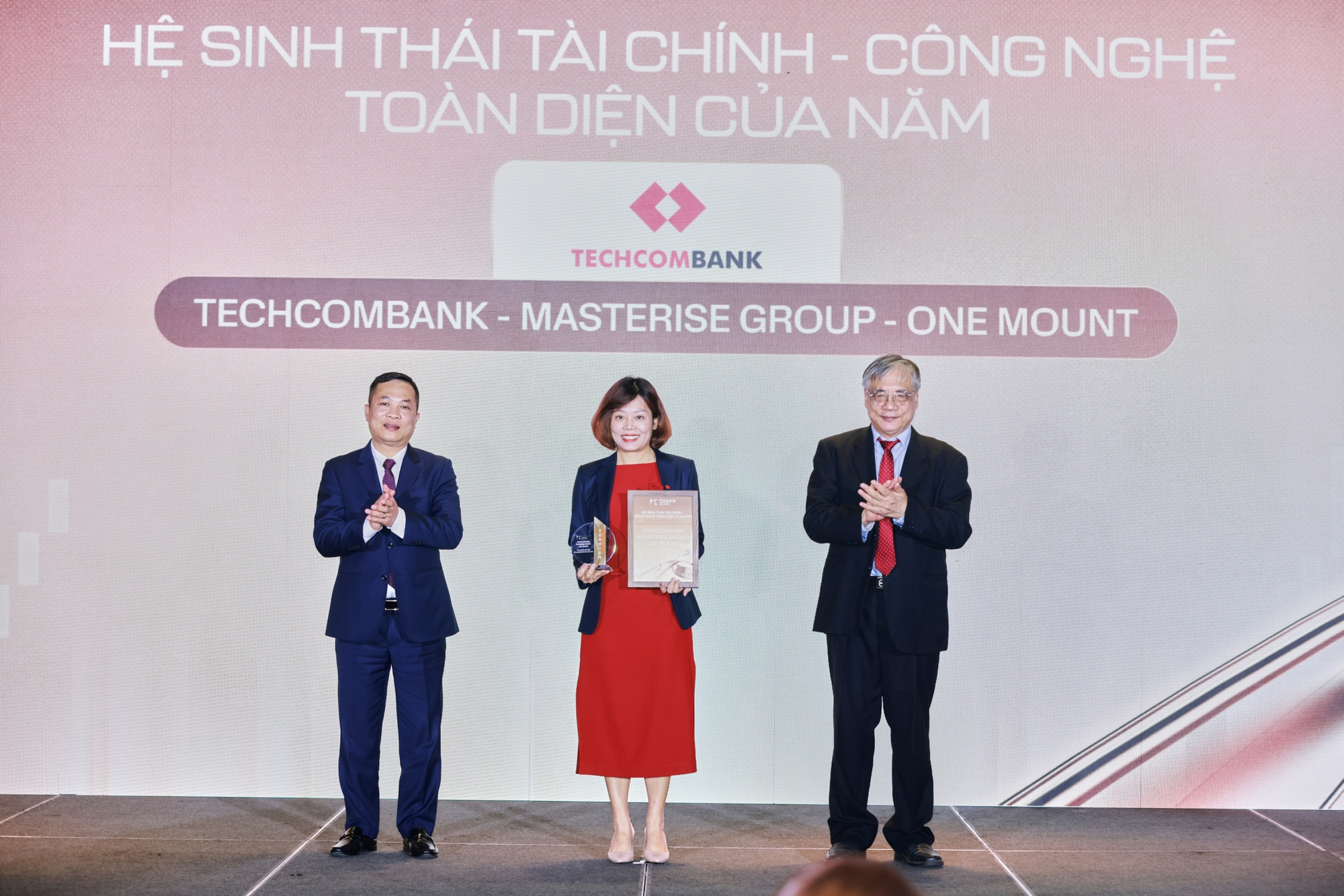 Lễ trao giải FChoice 2025: Vinh danh những thành tựu đầu tiên của Việt Nam trong Kỷ nguyên vươn mình - Ảnh 11