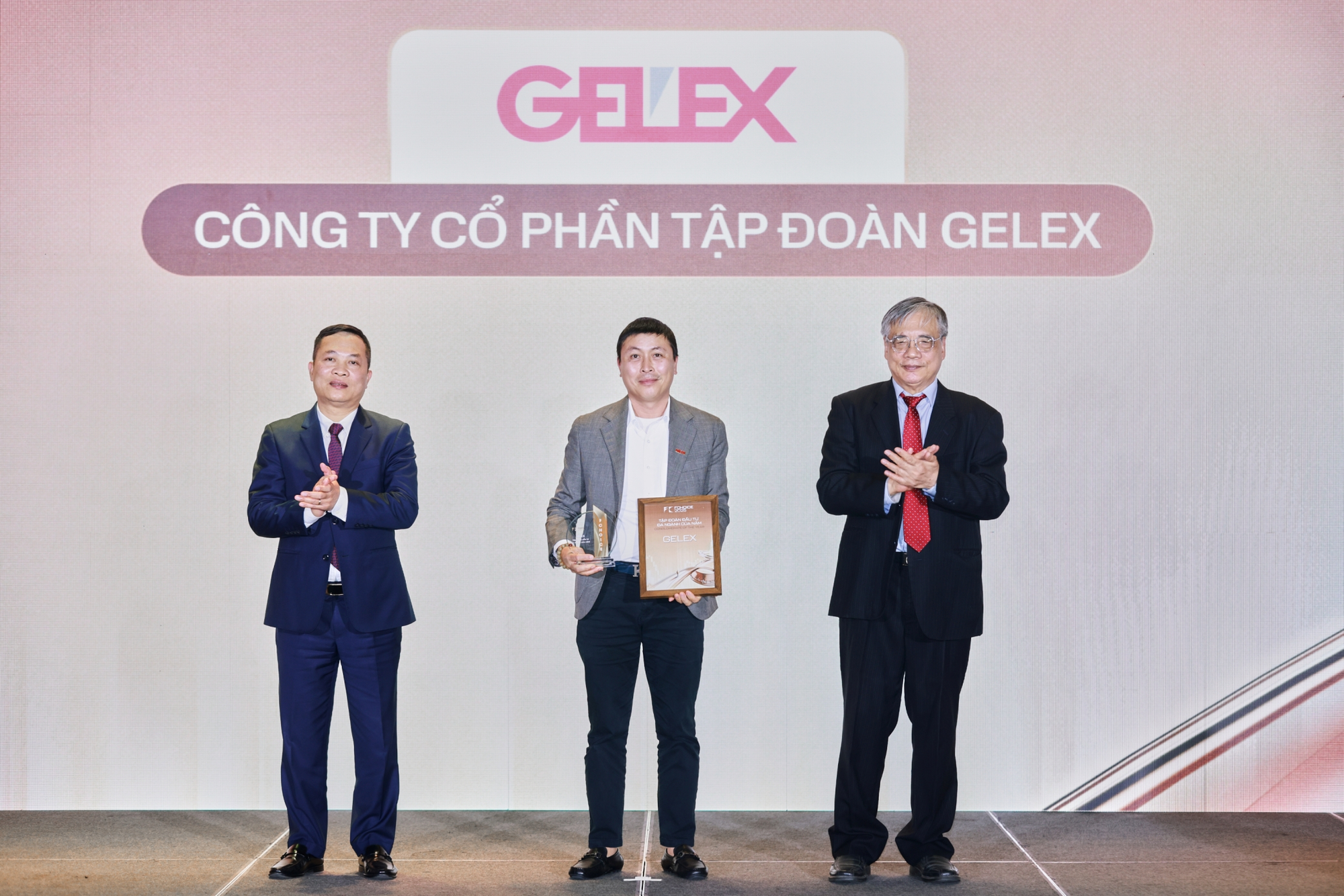 Lễ trao giải FChoice 2025: Vinh danh những thành tựu đầu tiên của Việt Nam trong Kỷ nguyên vươn mình - Ảnh 12