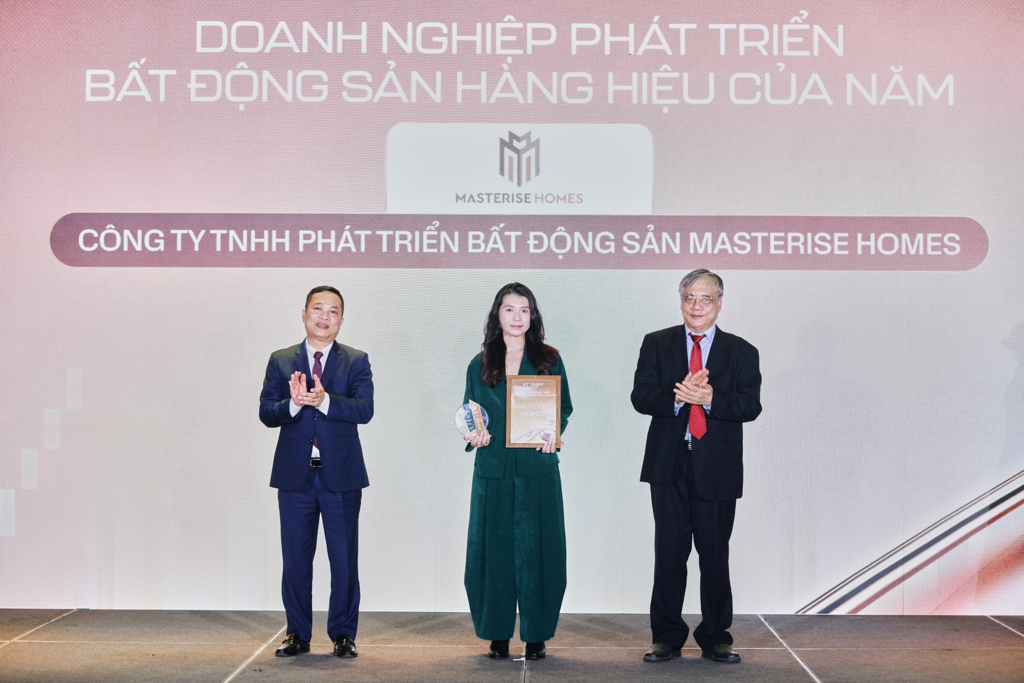 Lễ trao giải FChoice 2025: Vinh danh những thành tựu đầu tiên của Việt Nam trong Kỷ nguyên vươn mình - Ảnh 13