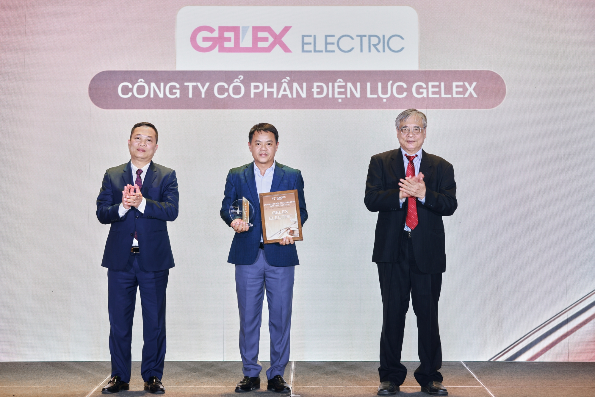 Lễ trao giải FChoice 2025: Vinh danh những thành tựu đầu tiên của Việt Nam trong Kỷ nguyên vươn mình - Ảnh 15