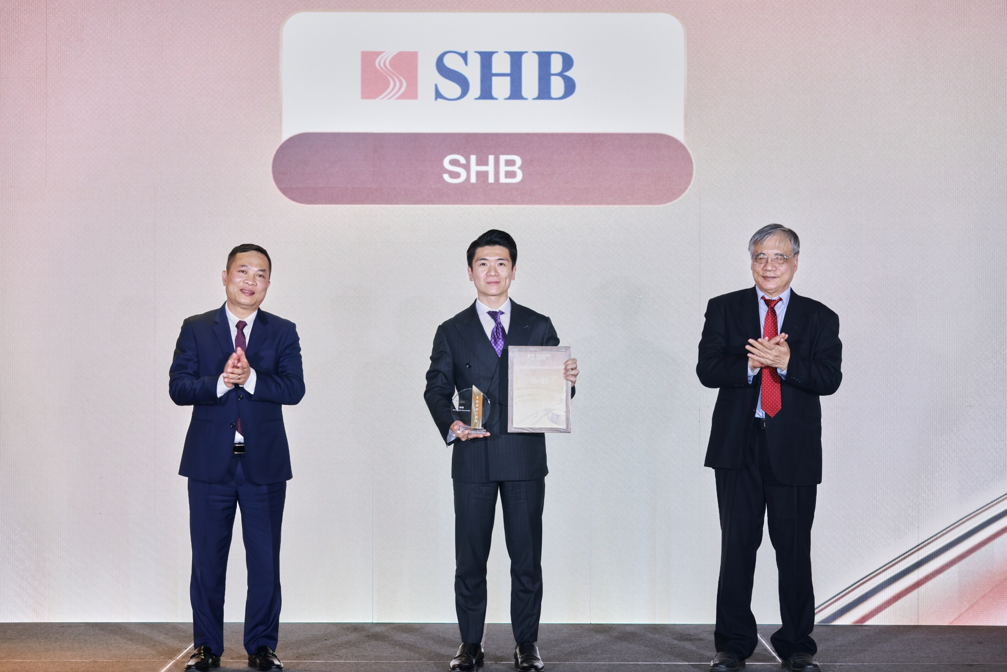 Lễ trao giải FChoice 2025: Vinh danh những thành tựu đầu tiên của Việt Nam trong Kỷ nguyên vươn mình - Ảnh 16