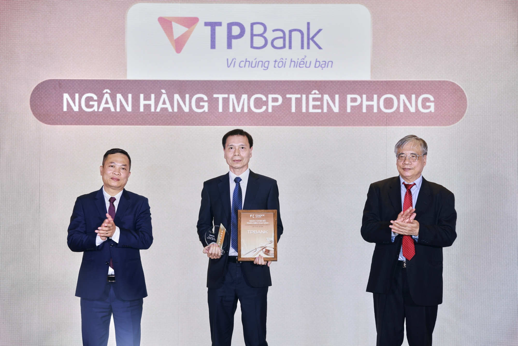 Lễ trao giải FChoice 2025: Vinh danh những thành tựu đầu tiên của Việt Nam trong Kỷ nguyên vươn mình - Ảnh 18