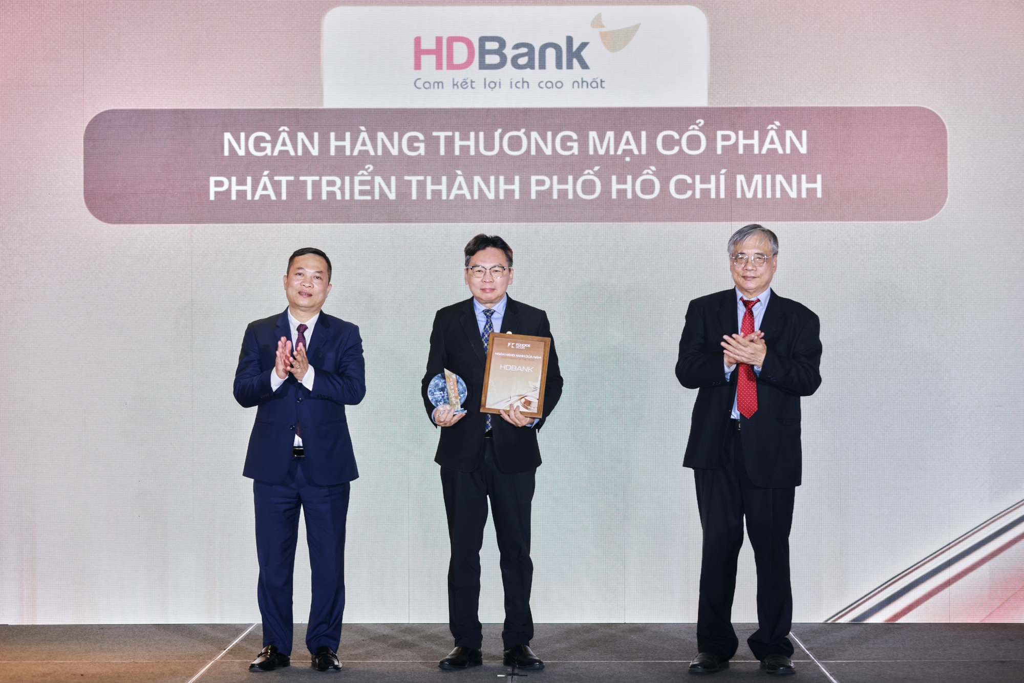 Lễ trao giải FChoice 2025: Vinh danh những thành tựu đầu tiên của Việt Nam trong Kỷ nguyên vươn mình - Ảnh 19