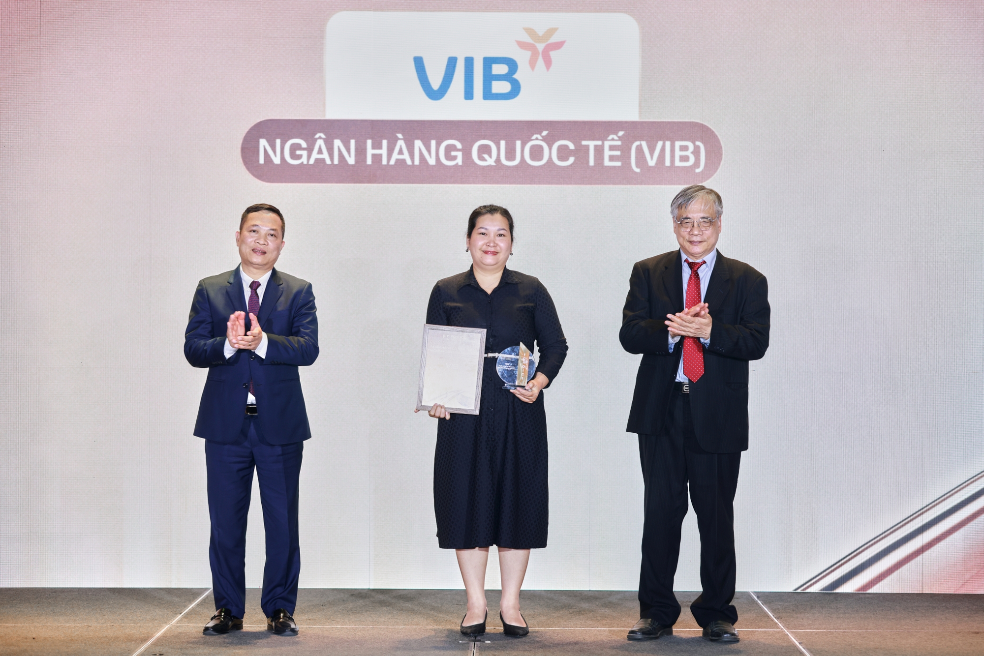 Lễ trao giải FChoice 2025: Vinh danh những thành tựu đầu tiên của Việt Nam trong Kỷ nguyên vươn mình - Ảnh 21