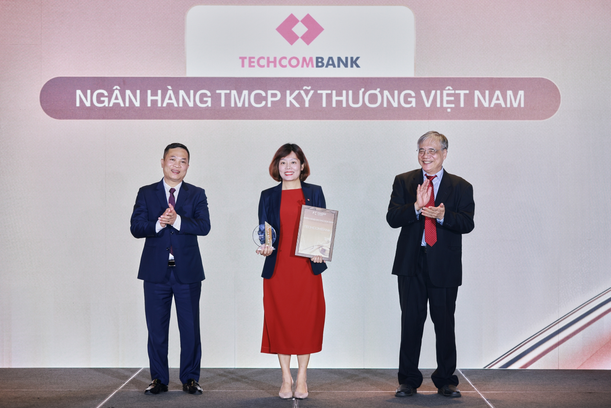 Lễ trao giải FChoice 2025: Vinh danh những thành tựu đầu tiên của Việt Nam trong Kỷ nguyên vươn mình - Ảnh 23