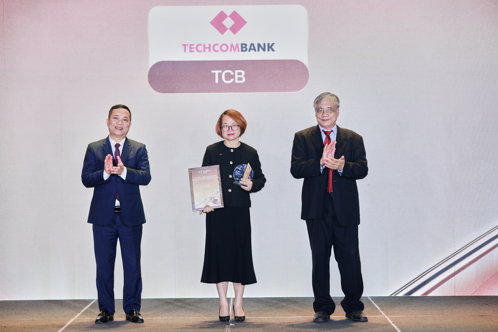 Lễ trao giải FChoice 2025: Vinh danh những thành tựu đầu tiên của Việt Nam trong Kỷ nguyên vươn mình - Ảnh 24