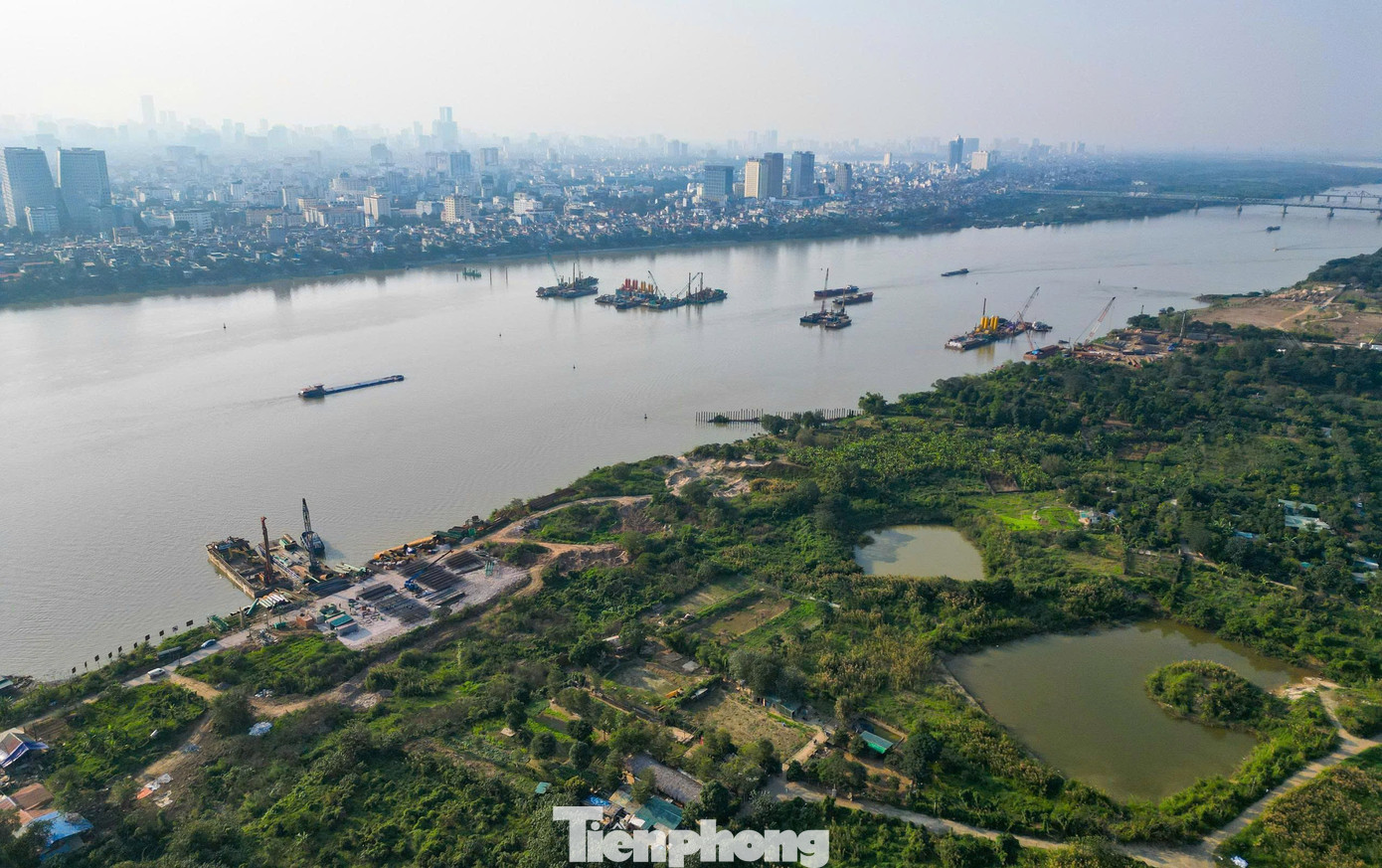 Đại công trường cầu Trần Hưng Đạo 16.000 tỷ đồng nhìn từ trên cao - Ảnh 1