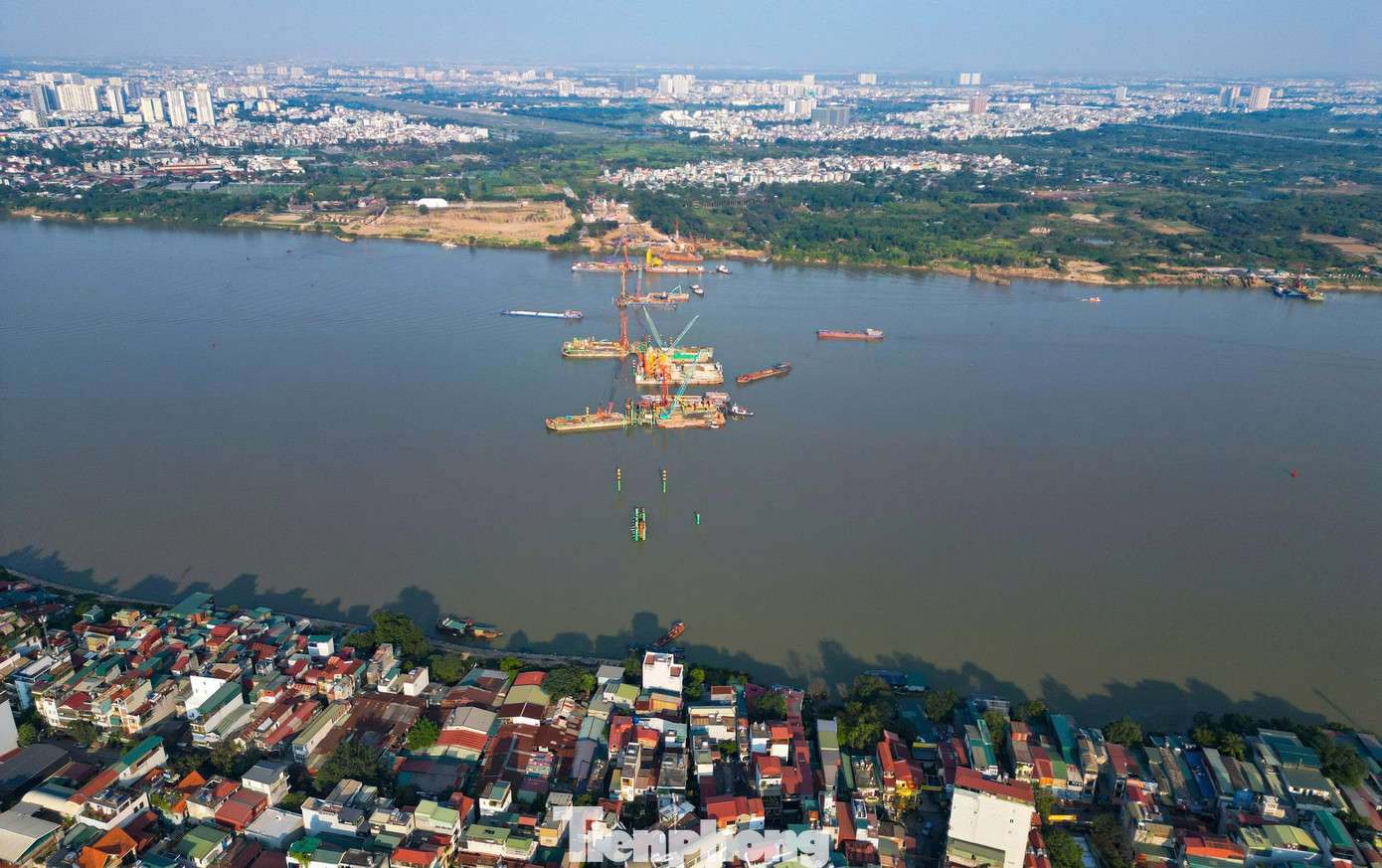 Đại công trường cầu Trần Hưng Đạo 16.000 tỷ đồng nhìn từ trên cao - Ảnh 2