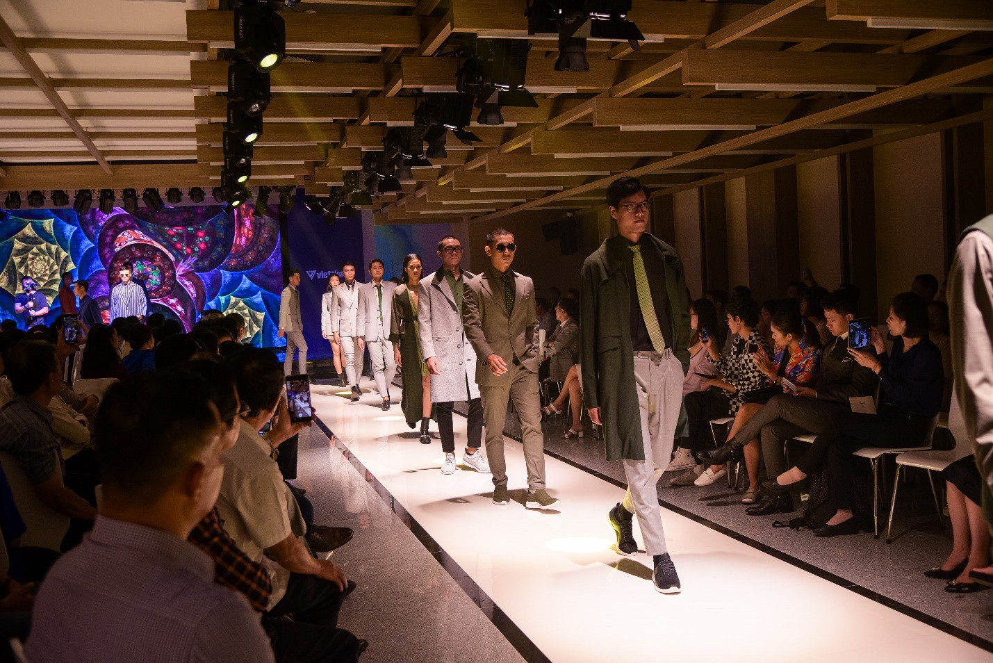 May Việt Tiến đạt doanh thu hơn 18.500 tỷ đồng, lợi nhuận tăng 14%, thưởng Tết 23 triệu đồng - Ảnh 3