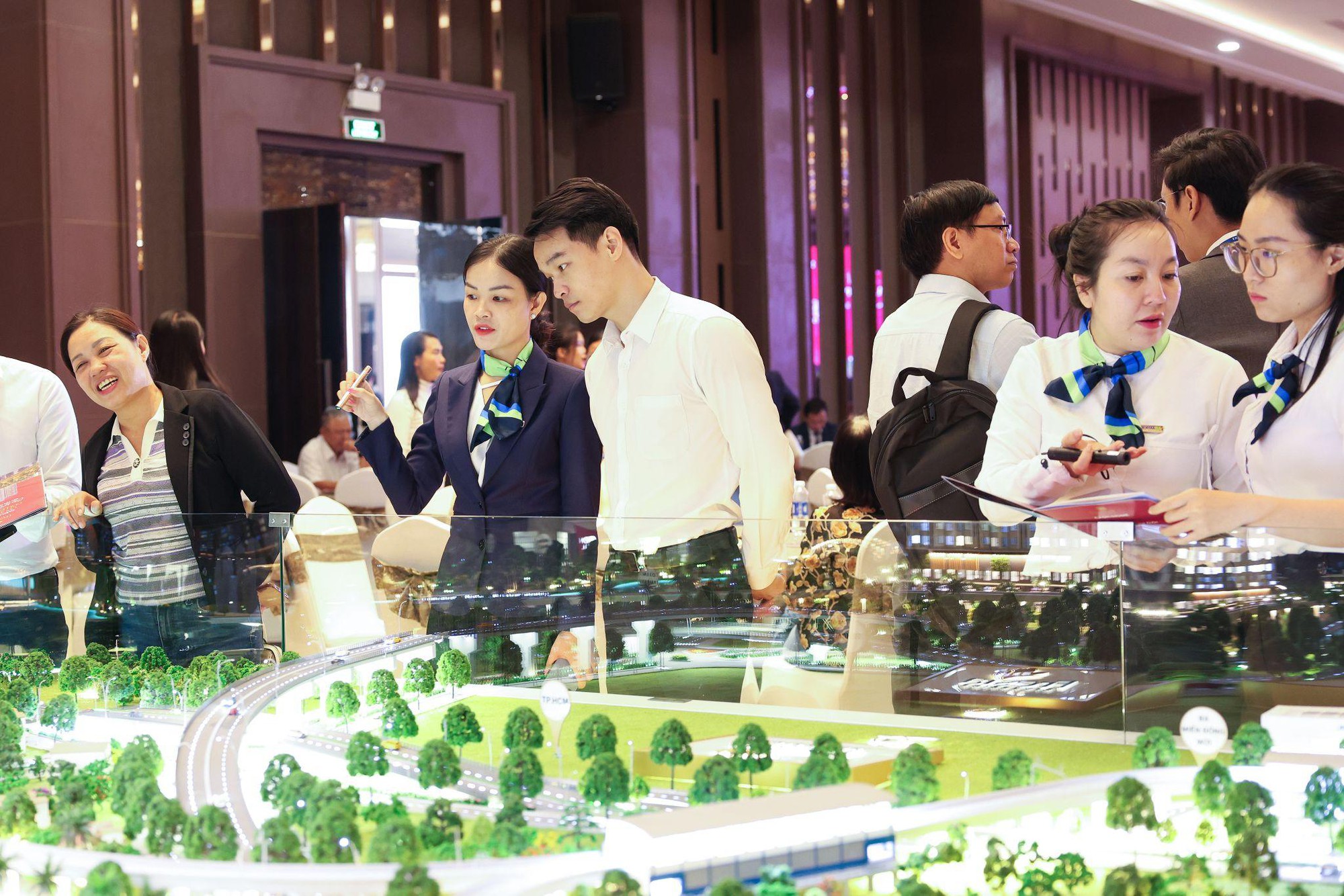 TV Holdings và EximRS tặng quà đặc biệt, tri ân khách hàng dự án Fresia Riverside - Ảnh 3