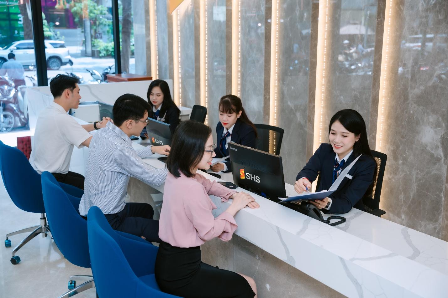 SHS vượt 21% kế hoạch lợi nhuận 2025, định hình tăng trưởng dựa trên "Service Branding" - Ảnh 3