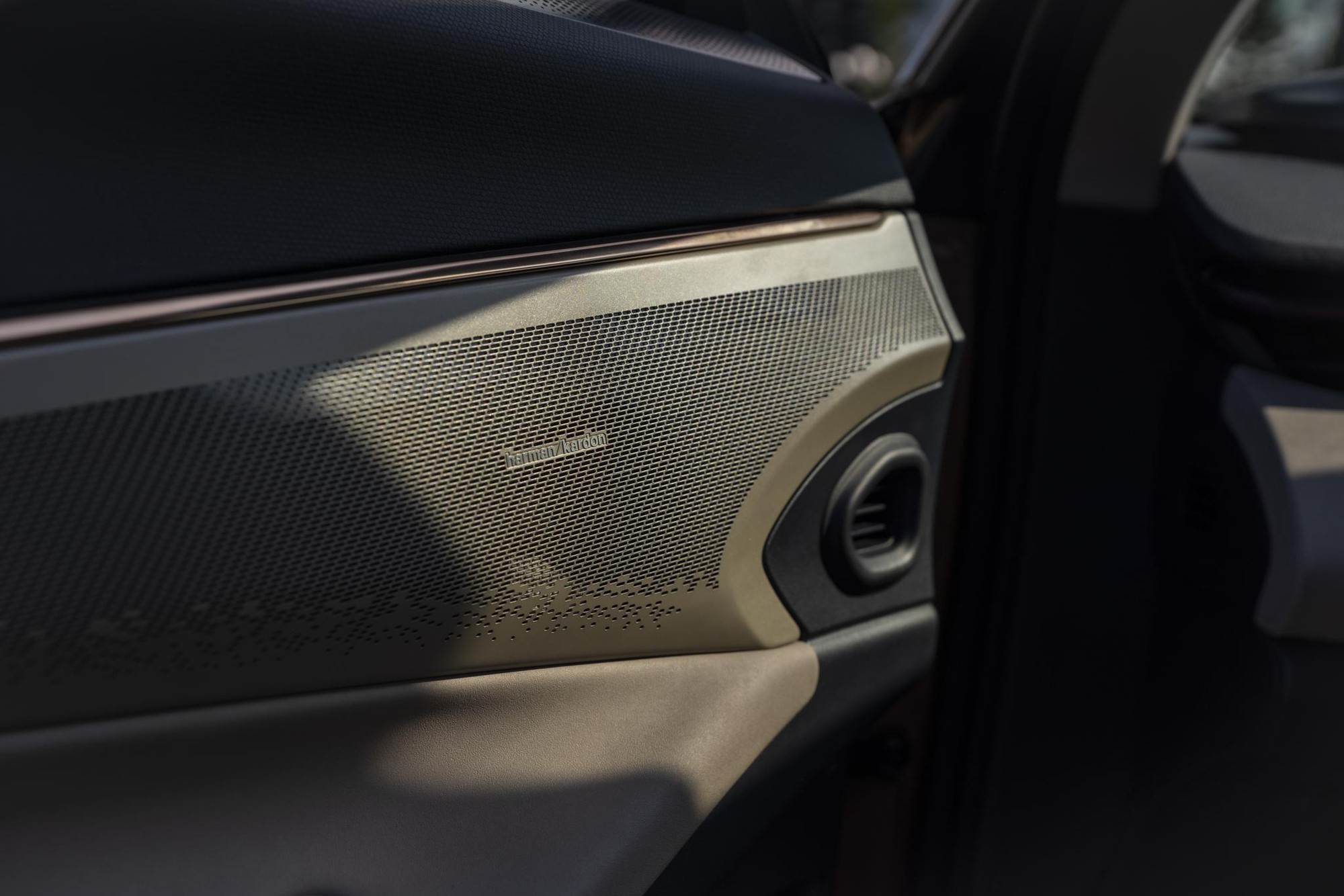 Chủ xe đánh giá trải nghiệm đáng tiền trên Lynk & Co 08 EM-P - Ảnh 3