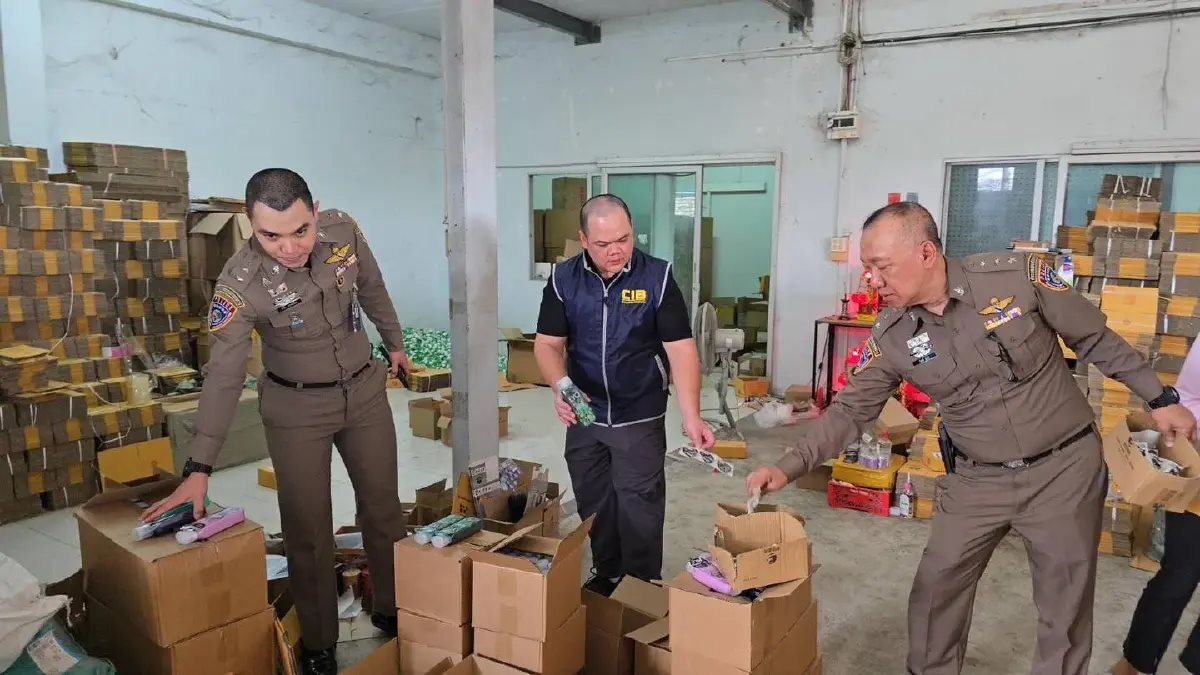 Đột kích một kho hàng, công an tóm gọn đường dây phân phối dầu gội và sữa rửa mặt giả quy mô lớn, tịch thu gần 120.000 sản phẩm nhái - Ảnh 1