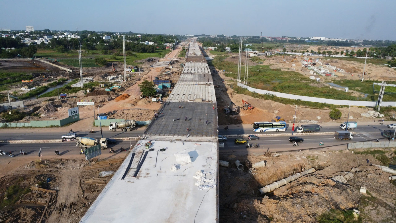 Toàn cảnh hai cầu vượt 'nghìn tỷ' trên đường Vành đai 3 TPHCM - Ảnh 3