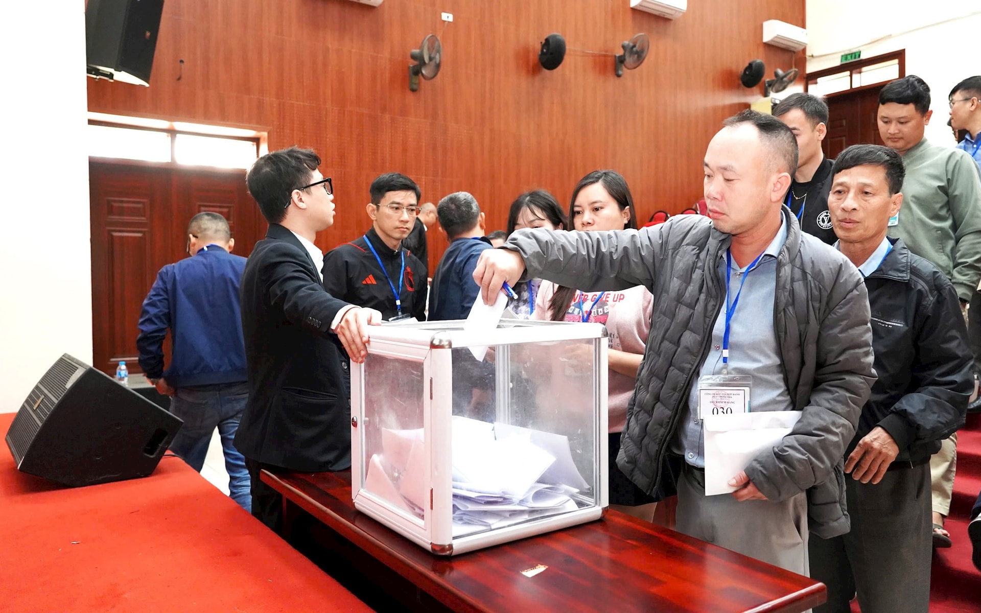 Đấu giá đất ở xã Quang Minh có giá cao nhất gần 130 triệu đồng/m2 - Ảnh 1