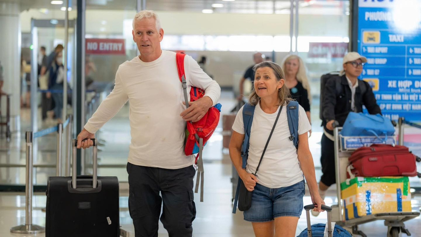 Lượng khách kỷ lục qua sân bay Nội Bài hôm nay - Ảnh 2