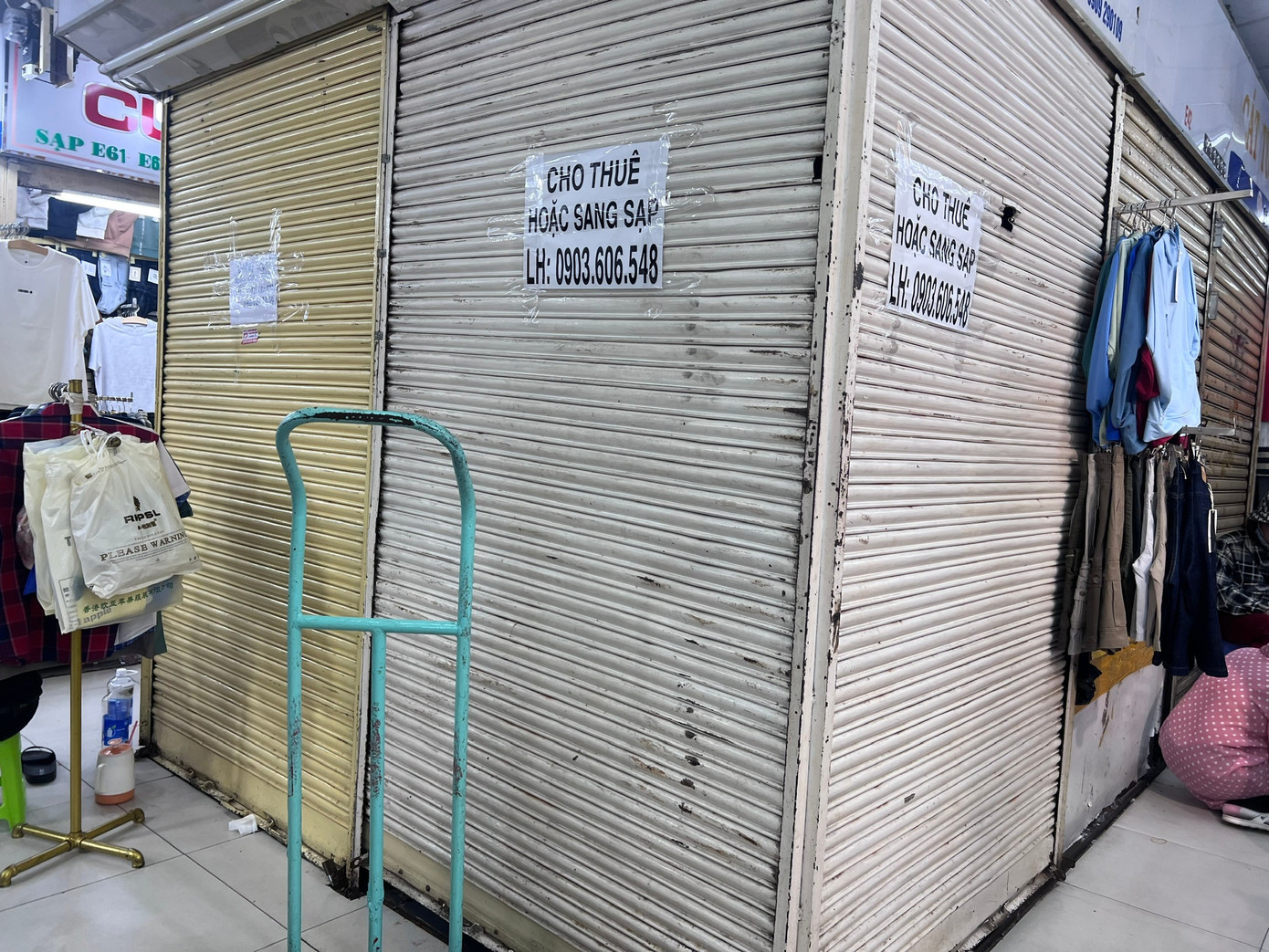 Cảnh tượng lạ ở chợ truyền thống TPHCM lúc cận Tết - Ảnh 14