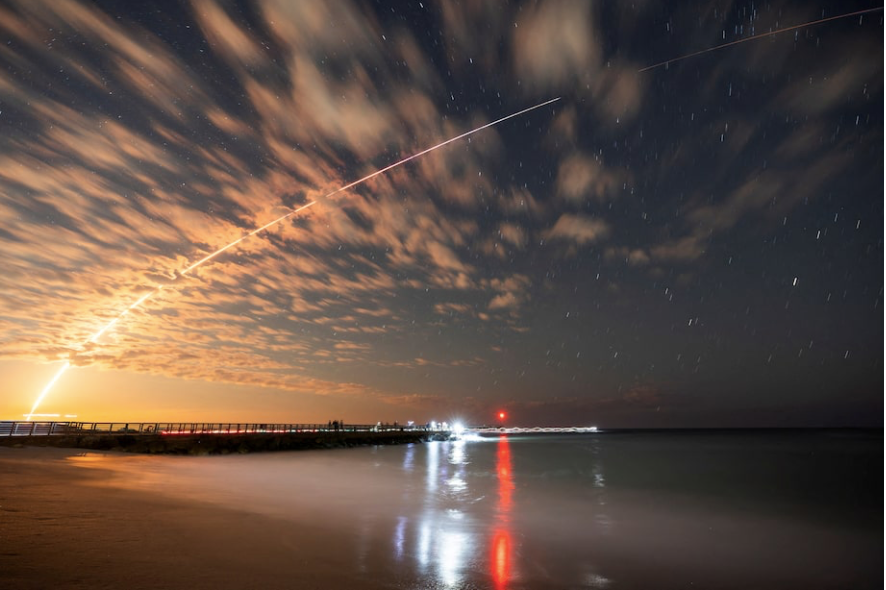 Starlink sẽ hạ độ cao hàng vạn vệ tinh sau sự cố hiếm gặp - Ảnh 1