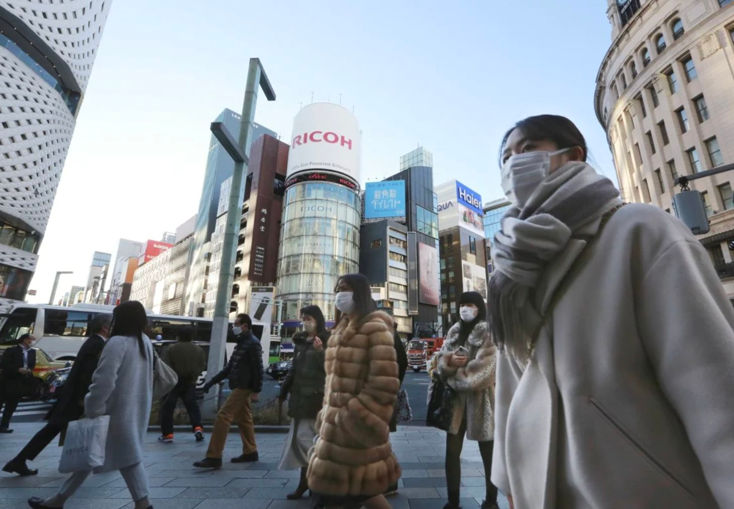 Nhật Bản như 'ngồi trên đống lửa' - Ảnh 1