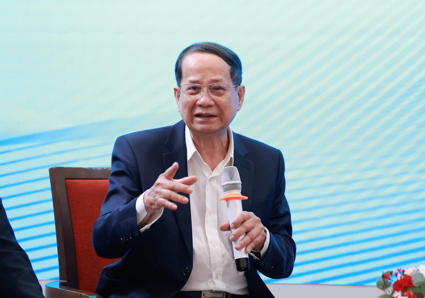 PGS.TS. Ngô Trí Long: Năm 2026 tiền không thiếu nhưng dòng tiền trở nên "khó tính" - Ảnh 1