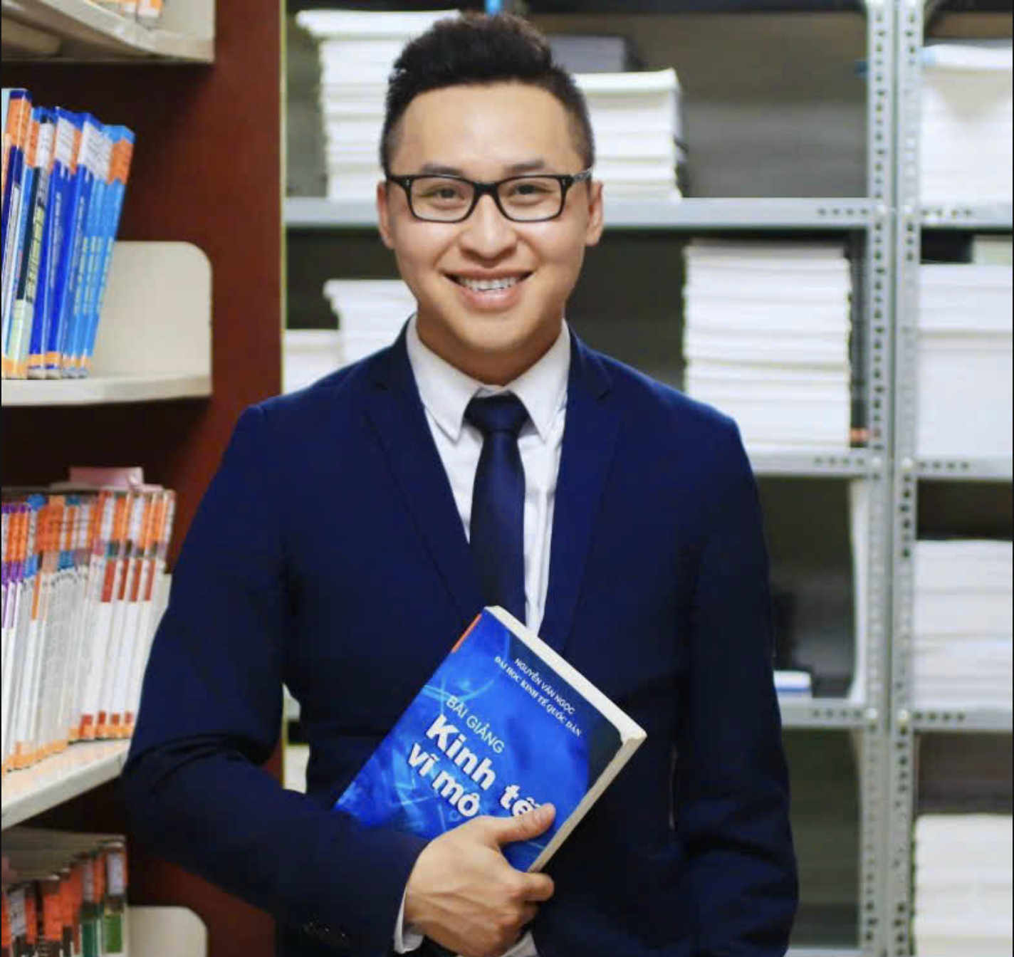 Điều gì khiến giá vàng, bạc liên tục lập đỉnh? - Ảnh 1