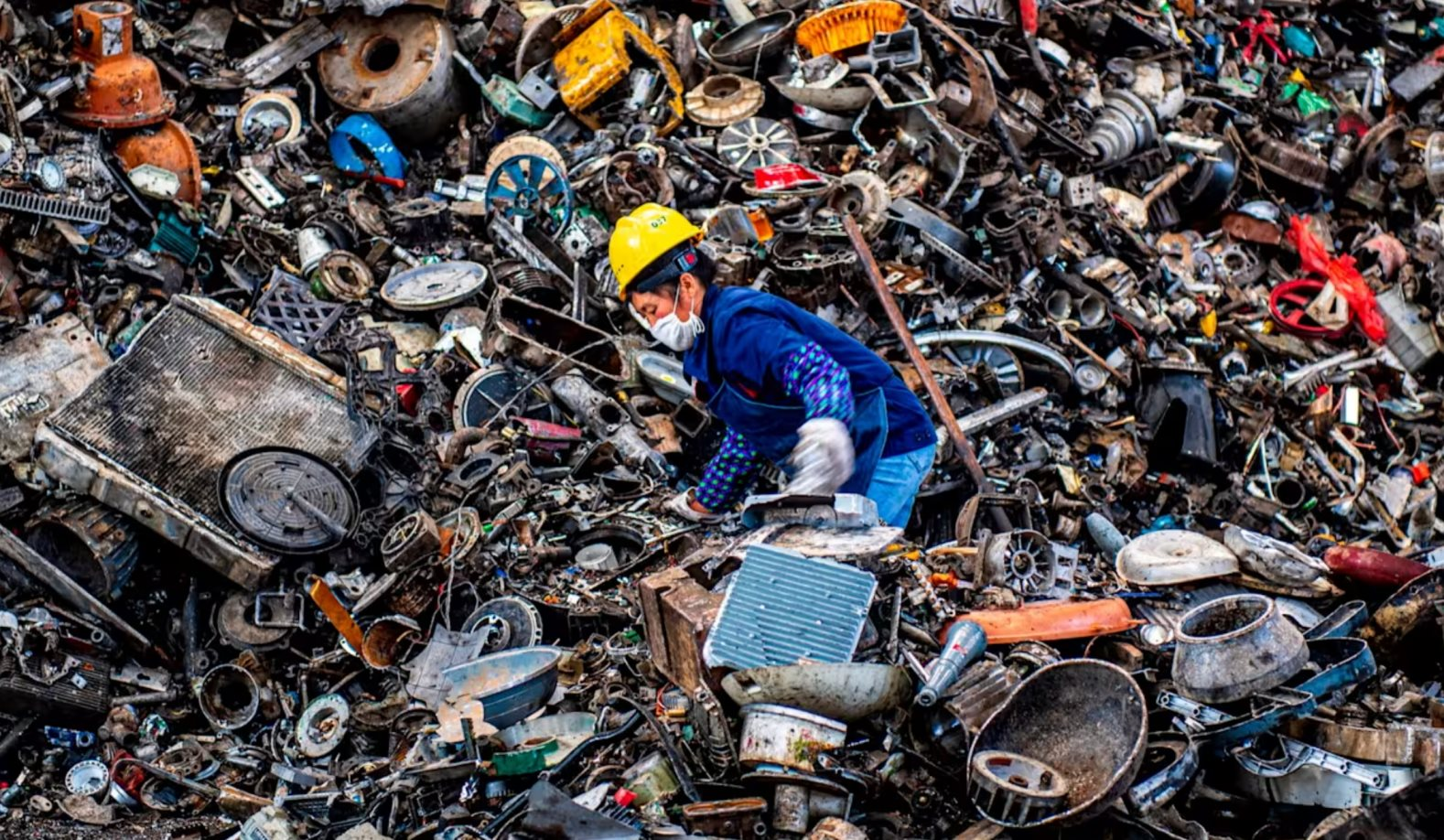 'Vét sạch' món đồ từ bãi rác, Trung Quốc tìm thấy kho báu 46 nghìn tỷ đồng, khiến một ngành then chốt của EU suy kiệt trầm trọng - Ảnh 1