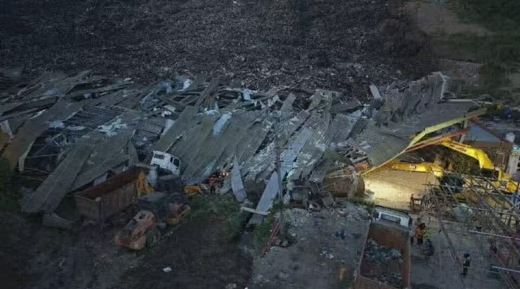 Sạt lở núi rác khổng lồ, 1 người tử vong, 38 người mất tích - Ảnh 3