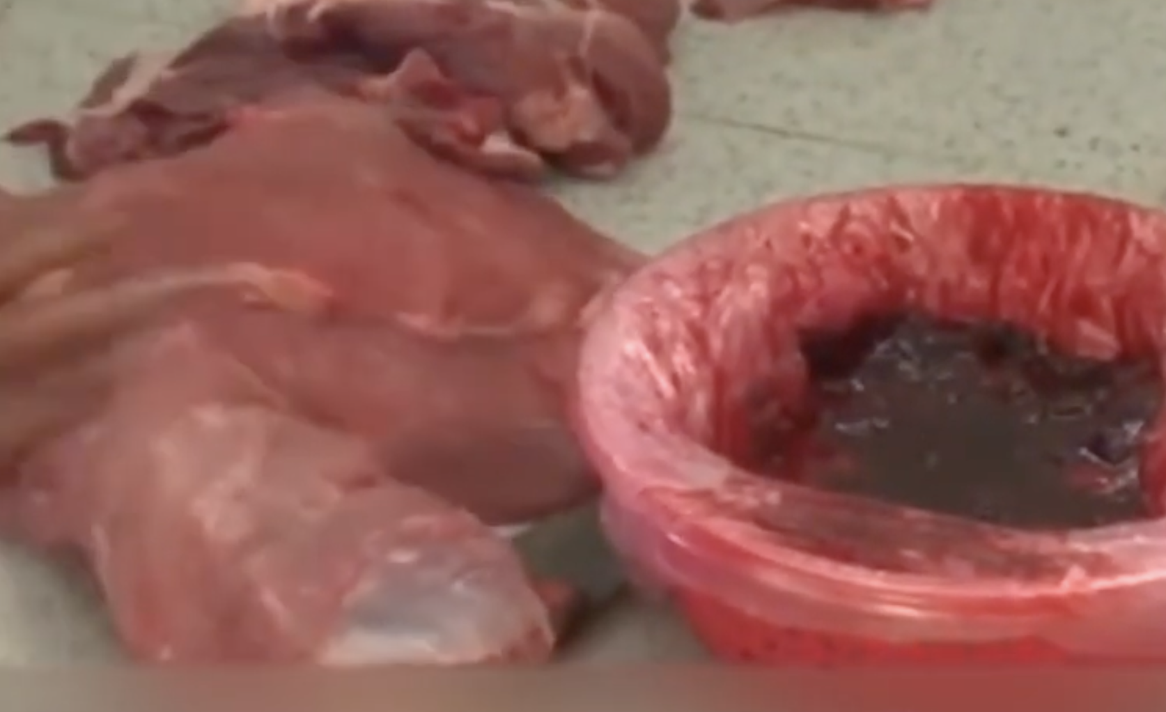 Thực phẩm bẩn liên tiếp bị phanh phui - Ảnh 8