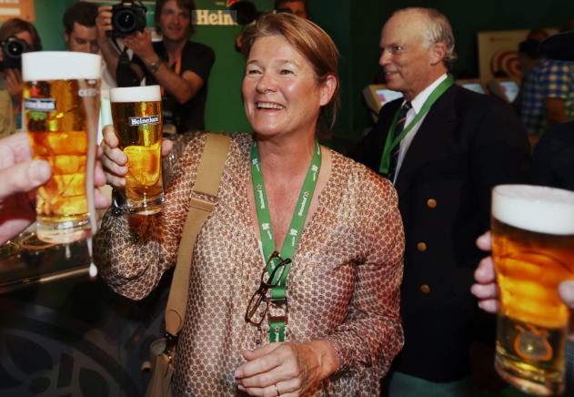 Ái nữ độc nhất nhà Heineken: Từ bà nội trợ nhút nhát, né tránh việc thừa kế bằng được đến nữ vương đế chế bia 15 tỷ USD - Ảnh 3