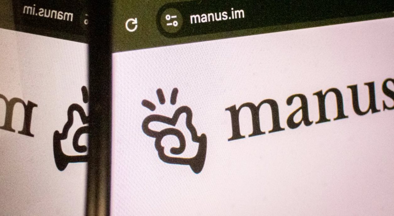 Startup AI Trung Quốc rời bỏ quê hương để gọi vốn từ Mỹ: Làn sóng 'rửa trụ sở' khiến Bắc Kinh 'tuýt còi' - Ảnh 1