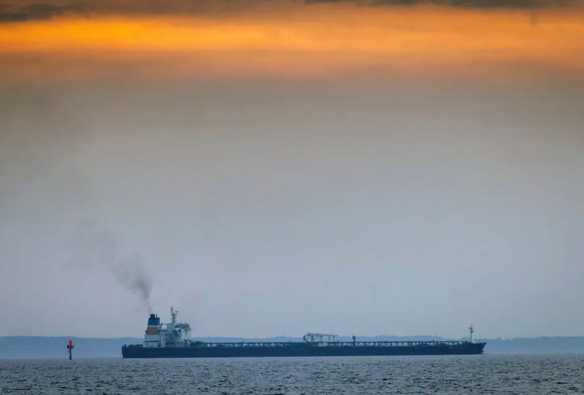 Giá giảm 15 tuần liên tiếp, dầu Nga lại nhận thêm tin dữ - Ảnh 1