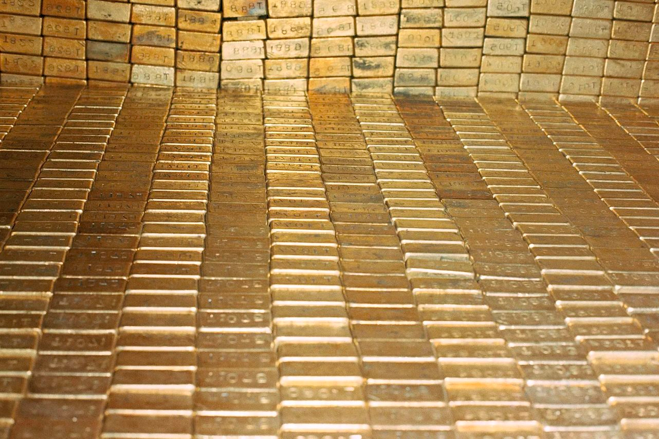 Quốc gia láng giềng Nga quyết phi đô la hoá, tuyên bố dự trữ nhiều vàng hơn cả Ngân hàng trung ương châu Âu - Ảnh 1