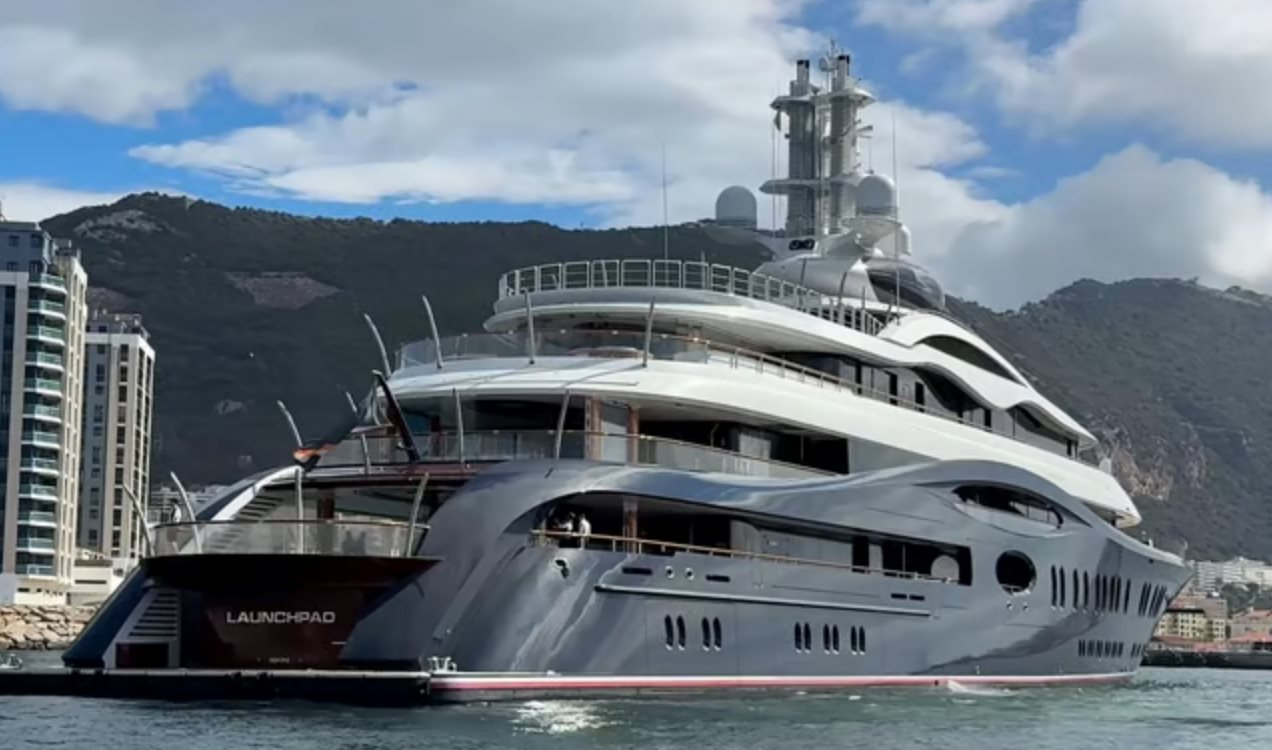 Cách tỷ phú tiêu tiền: Mark Zuckerberg chi 7 tỷ đồng cho 1 lần đổ xăng siêu du thuyền - Ảnh 2