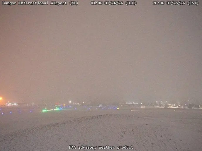 Kinh hoàng: Máy bay tư nhân rơi khi cất cánh giữa bão tuyết đóng băng tại Mỹ - Ảnh 2