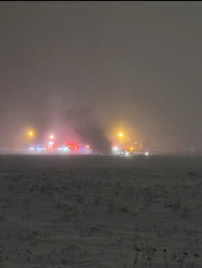 Kinh hoàng: Máy bay tư nhân rơi khi cất cánh giữa bão tuyết đóng băng tại Mỹ - Ảnh 3