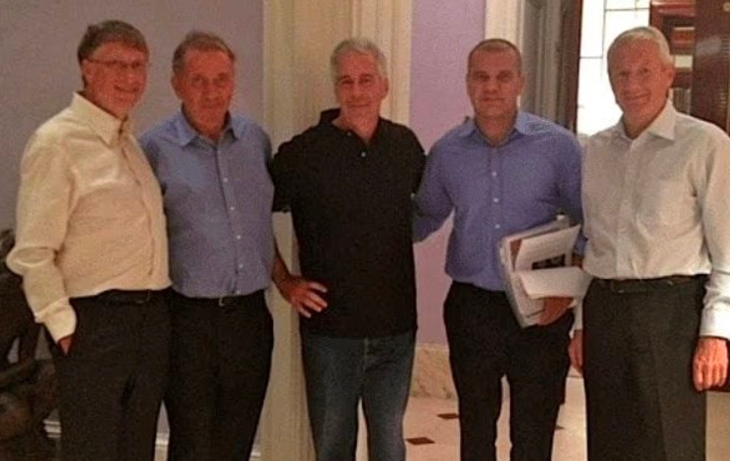 3 triệu trang tài liệu về tỷ phú Jeffrey Epstein được công bố: Bill Gates bị chỉ tên đích danh - Ảnh 1