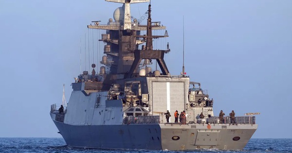 Quốc gia G7 dọa thu giữ tàu chở dầu của Nga, Moscow điều ngay tàu chiến hộ tống tàu qua eo biển châu Âu