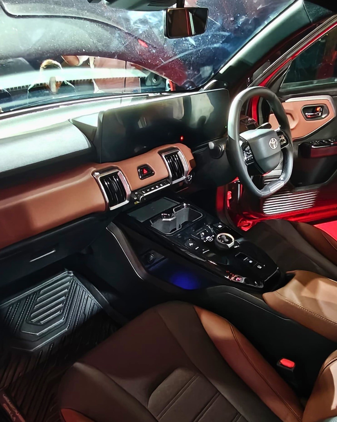 Cận cảnh SUV điện giá rẻ của Toyota - Ảnh 4