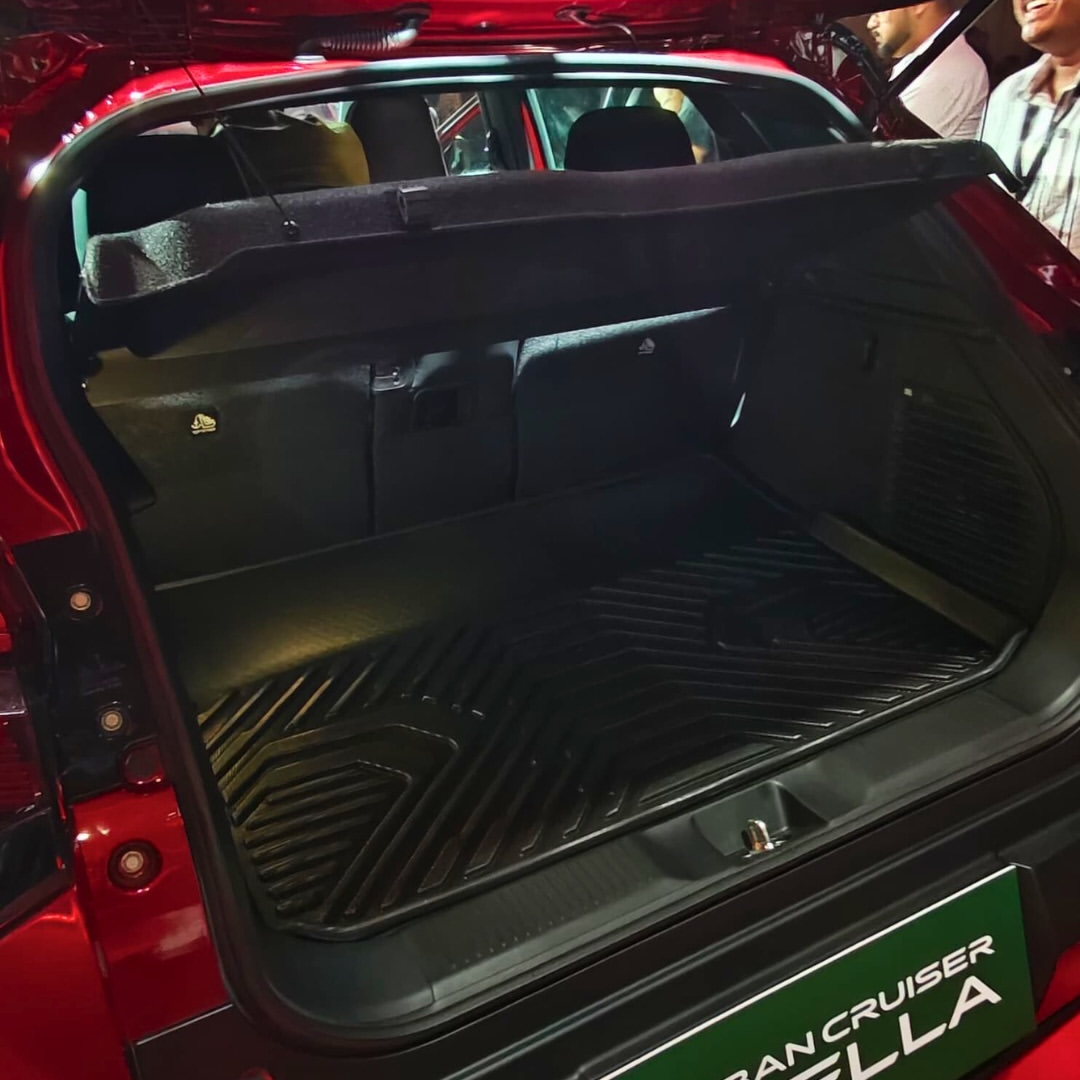 Cận cảnh SUV điện giá rẻ của Toyota - Ảnh 5