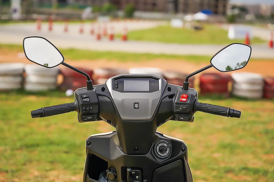 Suzuki e-Access - Xe máy điện giá quy đổi 55 triệu đồng, chạy 95 km/sạc liệu có về Việt Nam? - Ảnh 4