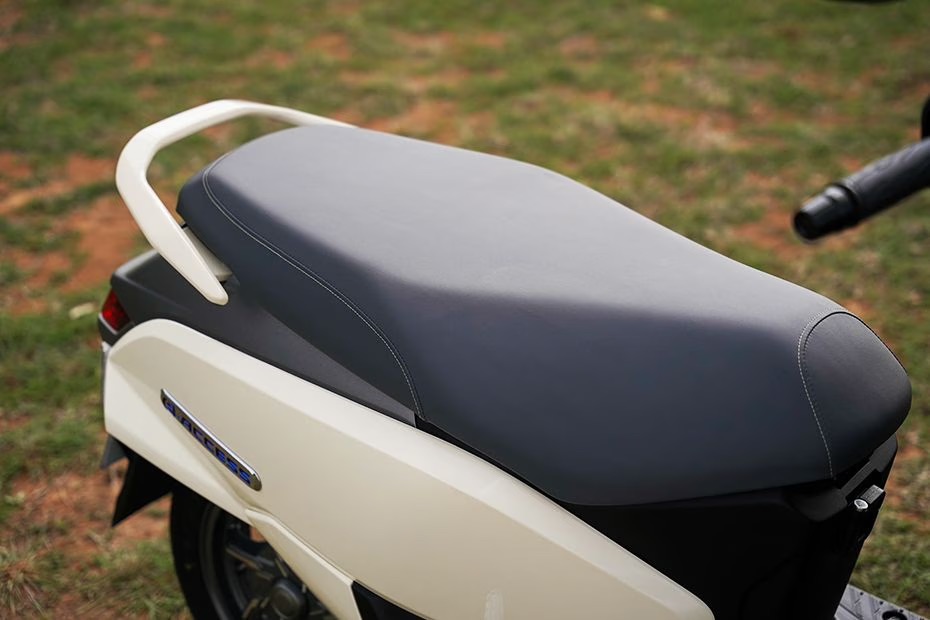 Suzuki e-Access - Xe máy điện giá quy đổi 55 triệu đồng, chạy 95 km/sạc liệu có về Việt Nam? - Ảnh 10