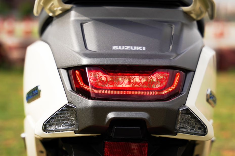 Suzuki e-Access - Xe máy điện giá quy đổi 55 triệu đồng, chạy 95 km/sạc liệu có về Việt Nam? - Ảnh 6