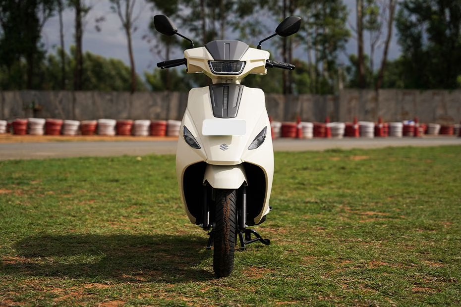 Suzuki e-Access - Xe máy điện giá quy đổi 55 triệu đồng, chạy 95 km/sạc liệu có về Việt Nam? - Ảnh 1