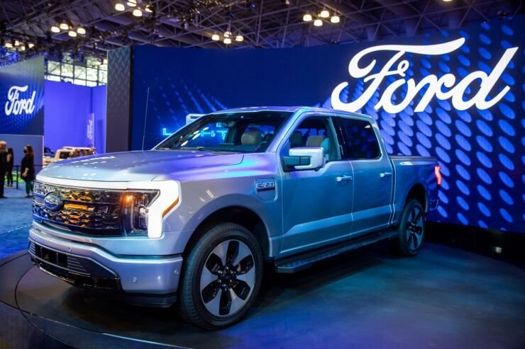 Bị xe điện đe dọa, Ford và GM bất ngờ đi xin giấy phép làm ... ngân hàng - Ảnh 1
