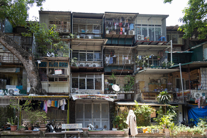 Nhà tập thể cũ ở Hà Nội được rao bán giá hơn 350 triệu đồng/m² - Ảnh 1