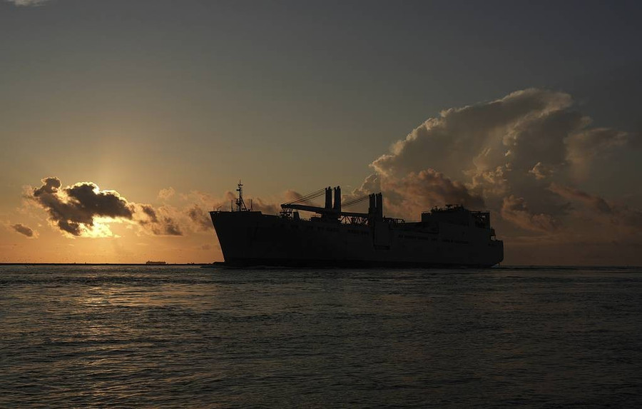 Mỹ thả các thủy thủ Nga từ tàu Mariner bị bắt giữ - Ảnh 1