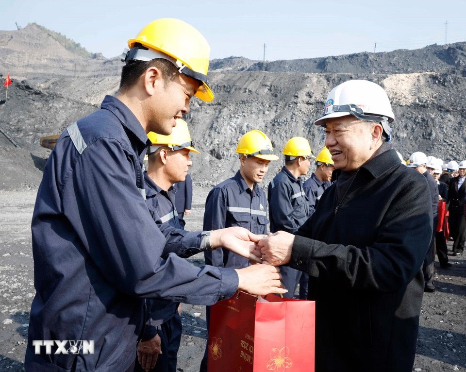 Tổng Bí thư, Thủ tướng thăm DN khai thác gần 3 triệu tấn "vàng đen" của VN, có doanh thu 5.200 tỷ đồng - Ảnh 3